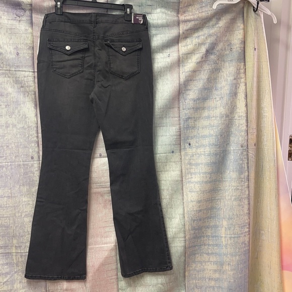 - Brand new Woman’s Gloria Vanderbilt jeans. Size 8 - Picture 7 of 12